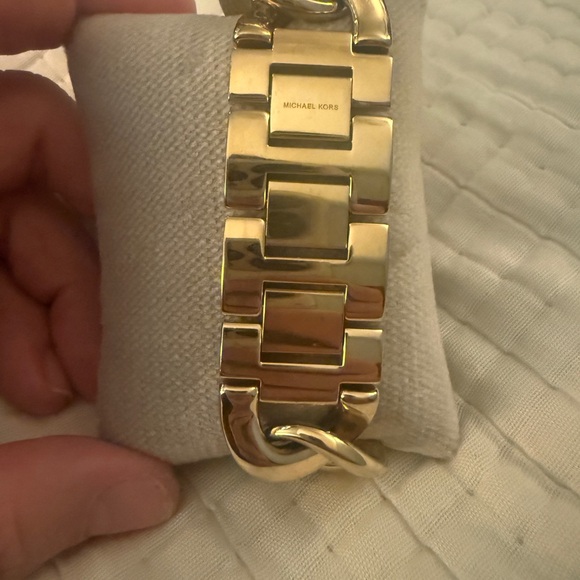 Michael Kors Watch. - Picture 2 of 3